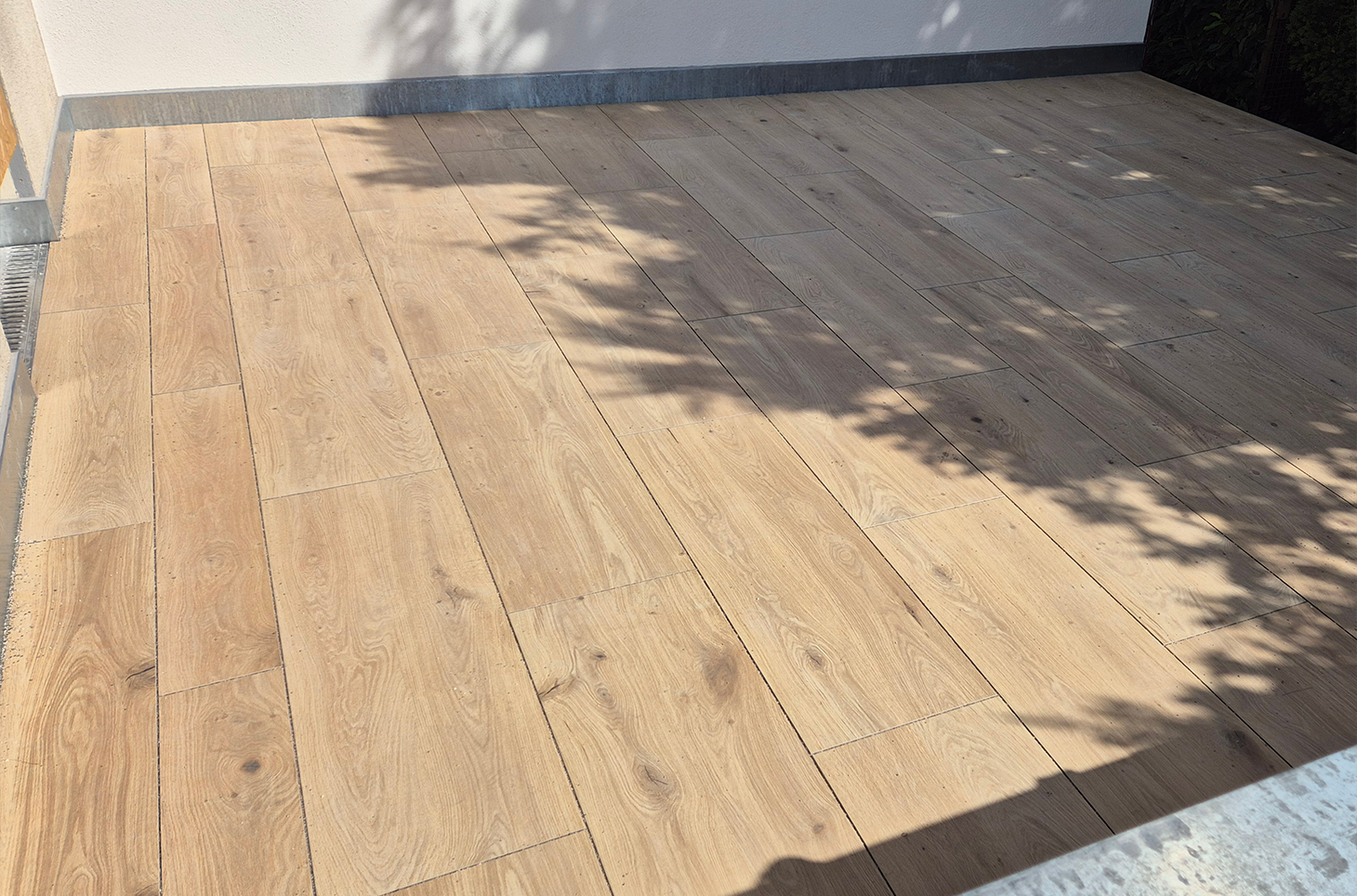 Terrasse aus Keramikplatten